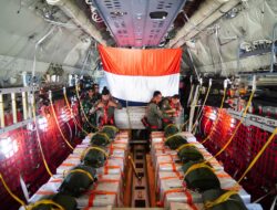 Berbagi Makna Kemerdekaan, TNI Tebar Bantuan Kemanusiaan di Langit Gaza