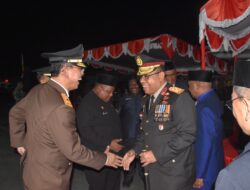 Polda Papua Barat Ikuti Upacara Taptu dan Pawai Obor Peringatan HUT ke-80 Kemerdekaan RI