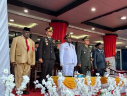 Kapolres Manokwari Selatan Menghadiri Upacara Penaikan Dan Penurunan Bendera HUT Proklamasi Republik Indonesia Ke-80