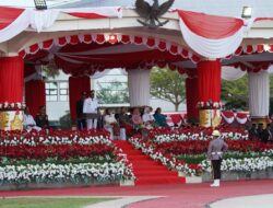 Polda Papua Barat Hadiri Upacara Penurunan Bendera Merah Putih dan Syukuran HUT ke-80 Kemerdekaan RI