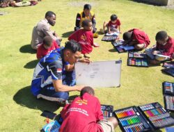 Satgas Si Ipar Polres Lanny Jaya Gelar Pembelajaran bagi Anak anak di tiom