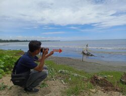 Kapolsek Sarmi Kota Bersama Sat Reskrim Polres Sarmi Datangi TKP Penemuan Mayat di Pesisir Pantai Kampung Tafarewar
