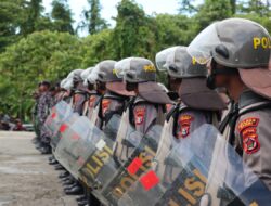 Personel Polres Sarmi Laksanakan Pengamanan Unjuk Rasa Damai di Kantor DPRK Sarmi