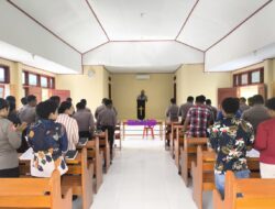Kapolres Sarmi Bersama Personel Nasrani Ikuti Kegiatan Binrohtal di Gedung Bintal Polres Sarmi