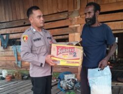 Personil Pos Pol Passue Kunjungi Warga Terdampak Banjir di Kampung Bifo