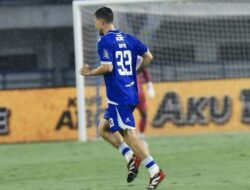 Persib Bandung Menang Tipis 1-0 atas Persebaya Surabaya