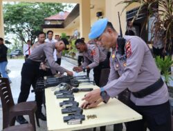 Pastikan Kedisiplinan, Kapolres Sarmi Bersama Propam Kontrol Senpi Inventaris
