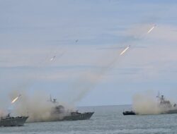 Panglima TNI Dampingi Presiden RI pada Presidential Inspection HUT ke-80 TNI di Teluk Jakarta