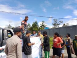 Polsek Wamena Kota Salurkan Beras SPHP Bulog kepada Masyarakat