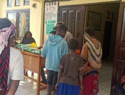 Polres Jayawijaya Gelar Gerakan Pangan Murah Bersama Bulog di Mapolsek Bolakme