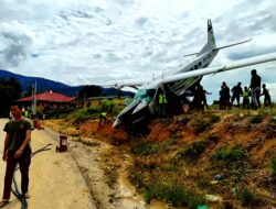 Pesawat Smart Air Tergelincir Saat Mendarat di Bandara Tiom