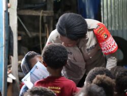 Polisi Pi Ajar Hadir di Kampung Walani: Semangat Literasi bagi Anak-anak Pegunungan Jayawijaya