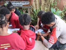 Subsatgas SI IPAR Operasi Rasaka Cartenz 2025 Ajak Anak-anak di Kampung Walani Belajar Sambil Bermain