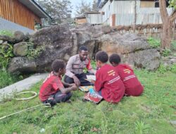 Subsatgas Si-Ipar Polres Lanny Jaya Gelar Kegiatan Polisi Pi Ajar di Kampung Yogobak