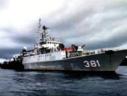 Pererat Sinergi Dan Semangat Maritim, KRI Tjiptadi-381 Gelar Joy Sailing Di Perairan Tarempa