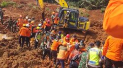 Tanpa Kenal Lelah Berjuang Menyelamatkan Jiwa di Tengah Bencana