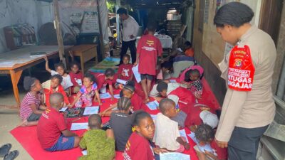 Subsatgas Si Ipar Operasi Rasaka Cartenz 2025 Gelar Kegiatan Mengajar di Kampung Walani, Distrik Wesaput