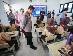 Kapolri Singgung Wujudkan Generasi Emas Usai Tinjau SMP Kemala Bhayangkari Karanganyar