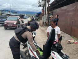 Polres Jayawijaya Gelar Patroli dan Razia Jalan Kaki untuk Menjaga Keamanan Kota Wamena