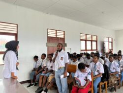 Sat Narkoba Polres Jayawijaya Sosialisasi Bahaya Narkoba dan Cinta Tanah Air di SMA Kristen Biji Sesawih Wamena