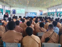 Sat Narkoba Polres Jayawijaya Sosialisasikan Bahaya Narkoba dan Cinta Tanah Air di SMP Kristen Wamena