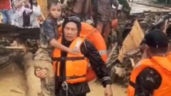 Koramil 01/BT Bantu Evakuasi Warga Terdampak Banjir di Batangtoru Tapanuli Selatan