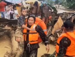 Koramil 01/BT Bantu Evakuasi Warga Terdampak Banjir di Batangtoru Tapanuli Selatan
