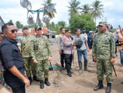 Panglima TNI Dampingi Presiden RI Tinjau Jembatan Bailey dan Pengungsian Korban Bencana di Bireuen, Aceh