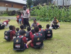Subsatgas Si-IpAr Operasi Rasaka Cartenz 2025 Polres Lanny Jaya Hadirkan Pembelajaran untuk Anak-Anak Usia Dini di Kampung Yokobak