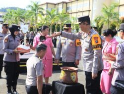 Polda Papua Barat Gelar Upacara Kenaikan Pangkat 438 Personel Polri dan PNS Polri