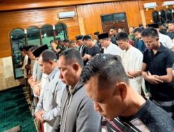 Panglima TNI Sholat Subuh Berjamaah Bersama Prajurit Satgas Pamtas RI-PNG Mobile