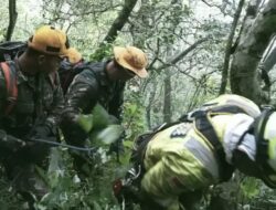 Prajurit TNI Temukan Enam Korban Kecelakaan Pesawat ATR 42-500