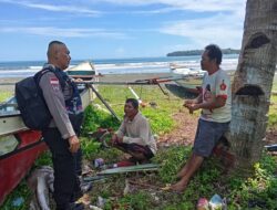 Sambangi Warga Pesisir, Bhabinkamtibmas Sarmi Kota Ajak Jaga Kamtibmas
