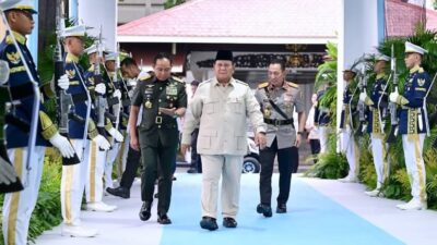 Presiden Prabowo Subianto memberikan taklimat kepada para peserta Rapat Pimpinan (Rapim) TNI dan Polri yang digelar di Istana Kepresidenan
