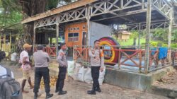 Personel Ditpamobvit Polda Papua Barat Tinjau Lokasi bangunan Pos Pam Pariwisata di Pantai Pasir Putih