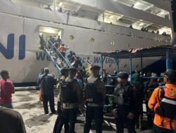 Pengamanan Arus Mudik Lebaran di Pelabuhan Manokwari, Personel Operasi Ketupat Mansinam 2026 Siaga Layani Penumpang Kapal