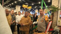Kapolda Papua Barat Bersama Forkopimda Dampingi Gubernur Pantau Arus Mudik dan Ketersediaan Bahan Pokok