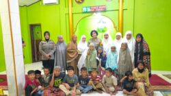 Pembagian Zakat Fitrah di Mesjid Al-Azhar Wosi