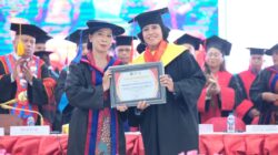 Wakapolda Papua Barat Hadiri Wisuda Universitas Caritas Indonesia sebagai Dukungan terhadap Pengembangan SDM