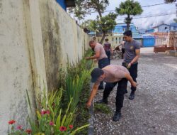 Sambut Paskah, Polres Jayawijaya Gelar Bhakti Sosial Bersihkan Gereja Imanuel