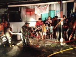 Aksi Cepat Unit Damkar Kodim 1310/Bitung Bantu Padamkan Kebakaran Tiga Rumah Warga