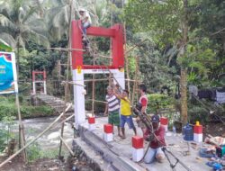 Terus Tunjukkan Progres Yang Signifikan, Pembangunan Jembatan Perintis Garuda di Desa Sawangan Memasuki Tahap Pemasangan Tali Sling
