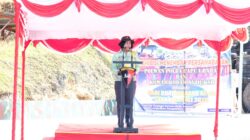 Perkuat Sinergitas TNI-Polri, Polwan Polda Papua Barat dan Kowad Kodam XVIII/Kasuari Gelar Ekshibisi Menembak Persahabatan