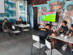 Jalin Kebersamaan dengan Warga, Kodim 1310/Bitung Nonton Bareng Piala Dunia 2026