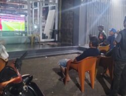 Meriah dan Penuh Keakraban, Personel Koramil 1310-04/Dimembe Nobar Piala Dunia Bersama Masyarakat Tatelu Rondor