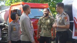 Polda Papua Barat Berikan Bantuan Air Bersih dalam Rangka Hari Bhayangkara ke-80