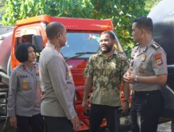 Polda Papua Barat Berikan Bantuan Air Bersih dalam Rangka Hari Bhayangkara ke-80