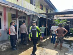 Respons Cepat Layanan 110, Polres Teluk Bintuni Terjunkan Personel dan Mobil AWC Jinakkan Api di Kampung Lama