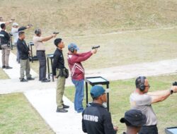 Kapolda Papua Barat Bersama Para PJU Laksanakan Latihan Menembak