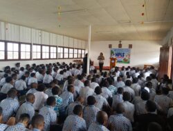Satlantas Polres Jayawijaya Edukasi Pelajar SMP Santo Thomas Wamena, Tanamkan Budaya Tertib Berlalu Lintas Sejak Dini